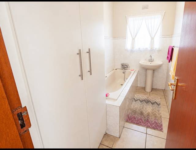 2 BEDROOM HOUSE FOR SALE IN MEYERTON PARK